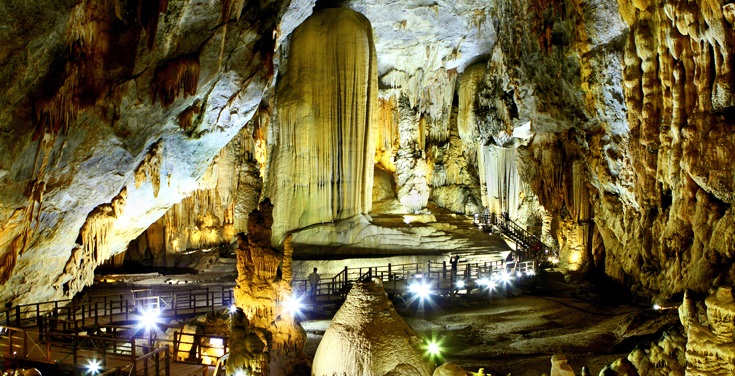 Hệ thống hang động tráng lệ góp phần đưa du khách đến với Quảng Bình