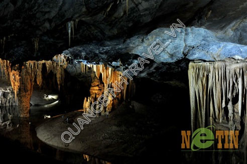 Thăm quan hệ thống hang động tại Quảng Bình