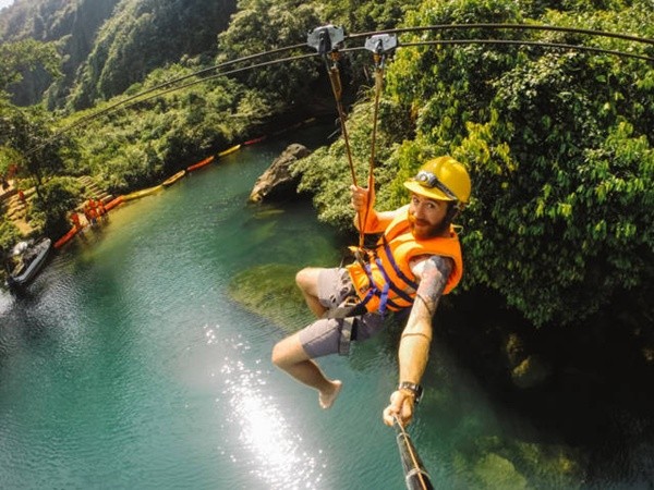 zipline sông chày hang tối điểm mới cho khách đến du lịch Quảng Bình