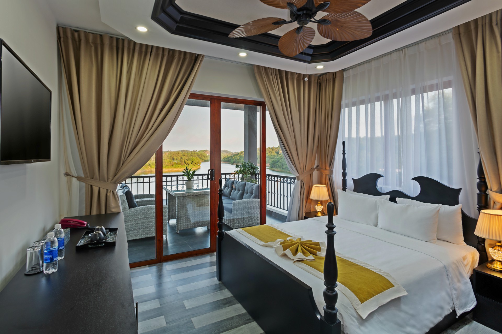Phong Nha Lake House Resort - Quảng Bình Travel