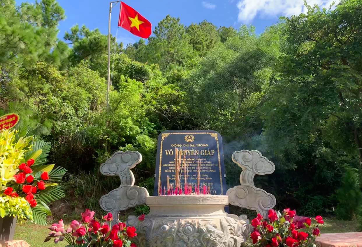 Vũng Chùa Đảo Yến nơi yên nghỉ của Đại tướng Võ Nguyên Giáp