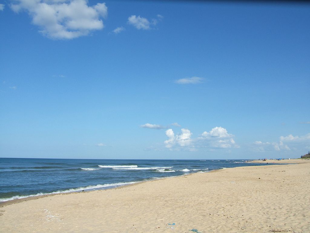 Bãi biển Quang Phú dài và đẹp