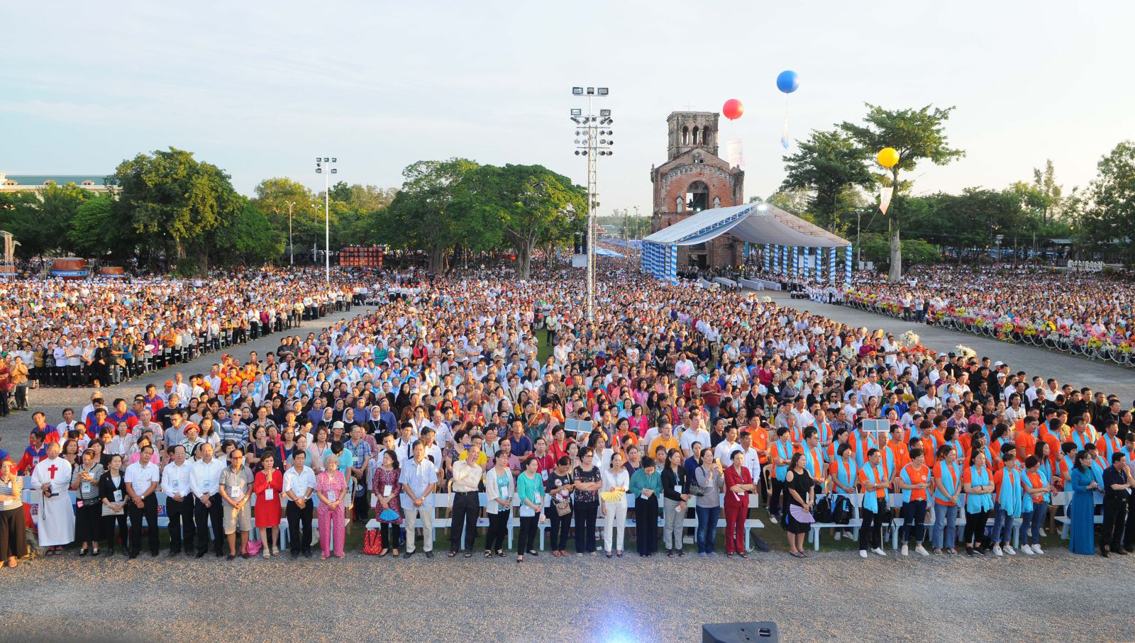 Lễ hội La vang thu hút hàng ngàn tín đồ công giáo