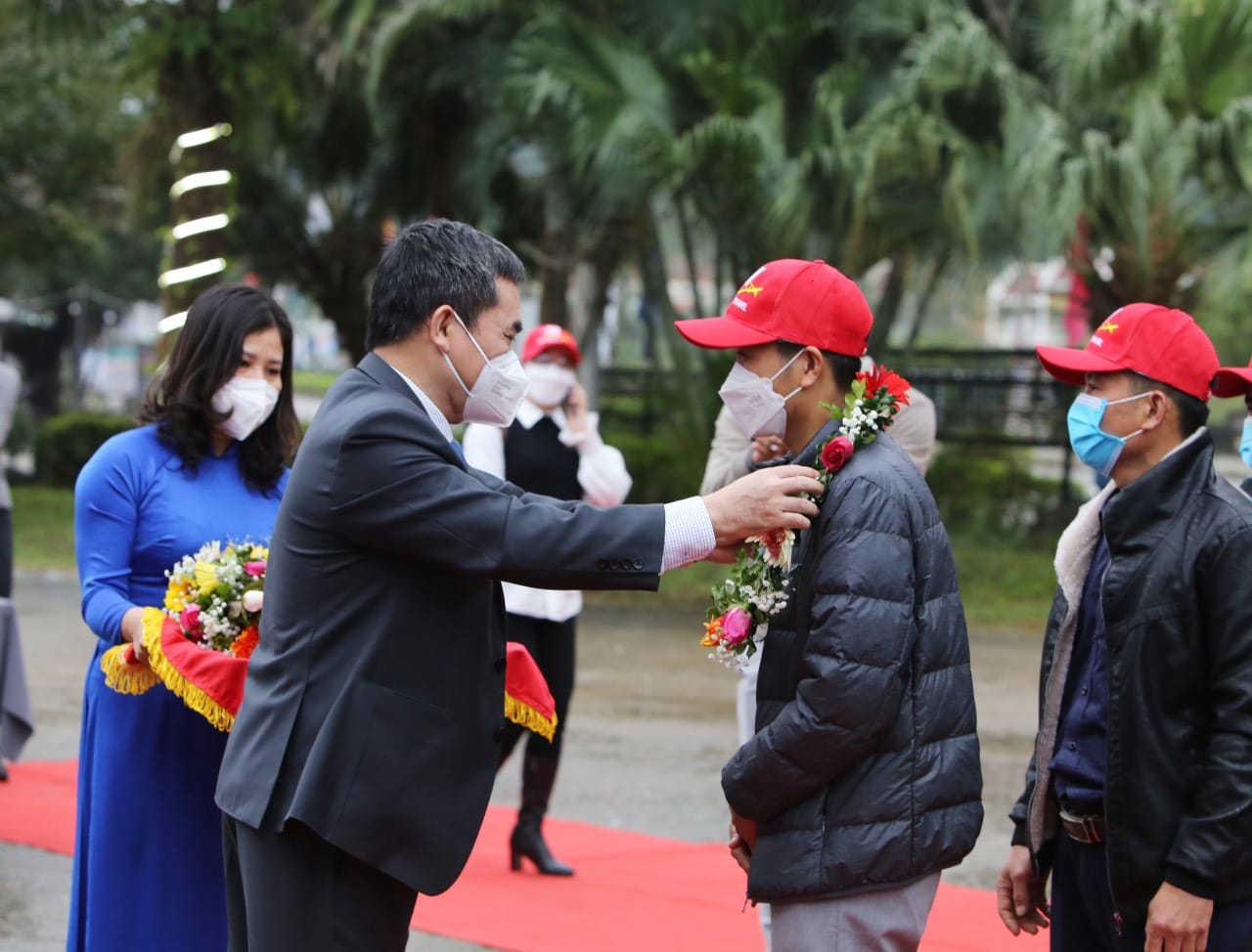 Giám đốc sở Du lịch Quảng Bình chào đón du khách đến thăm quan Du lịch Quảng Bình đầu năm 2022