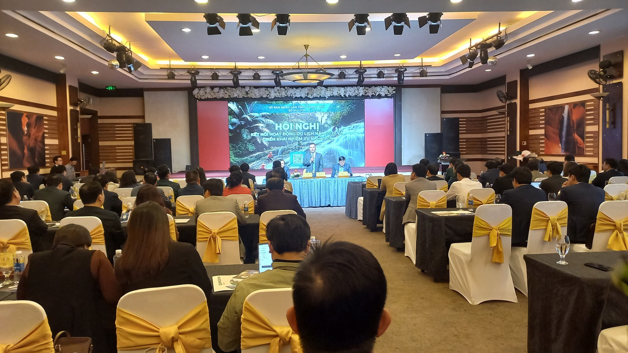 Toàn cảnh hội nghị kết nội hoạt động du lịch Quảng Bình