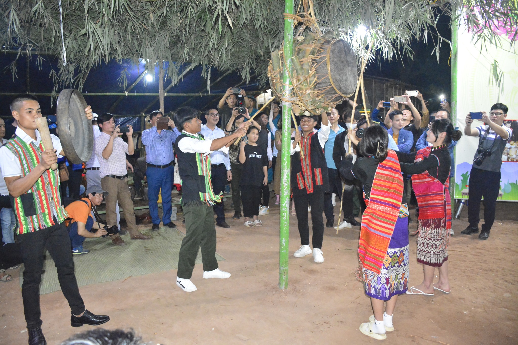 Lễ hội đập trống của người Ma Coong tại Quảng Bình