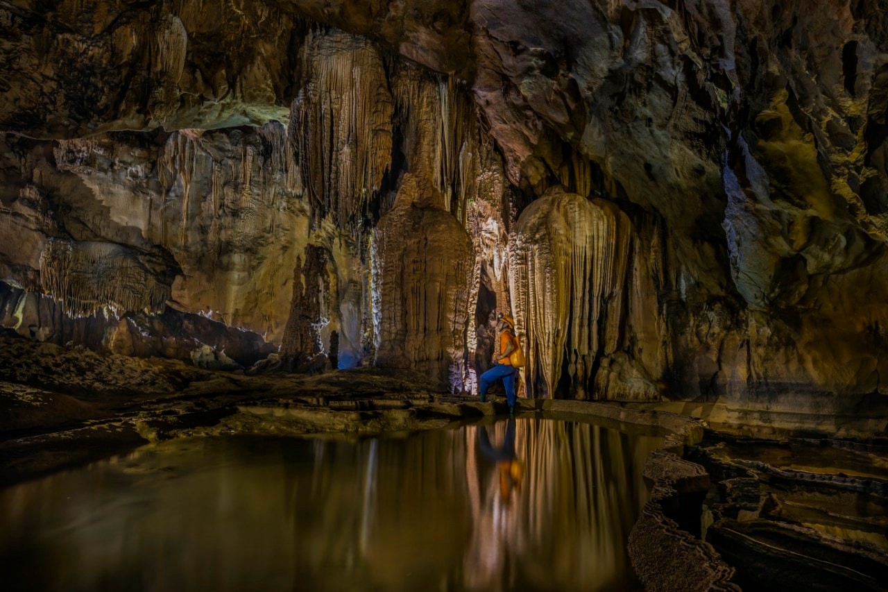 Thám hiểm hang động Quảng Bình