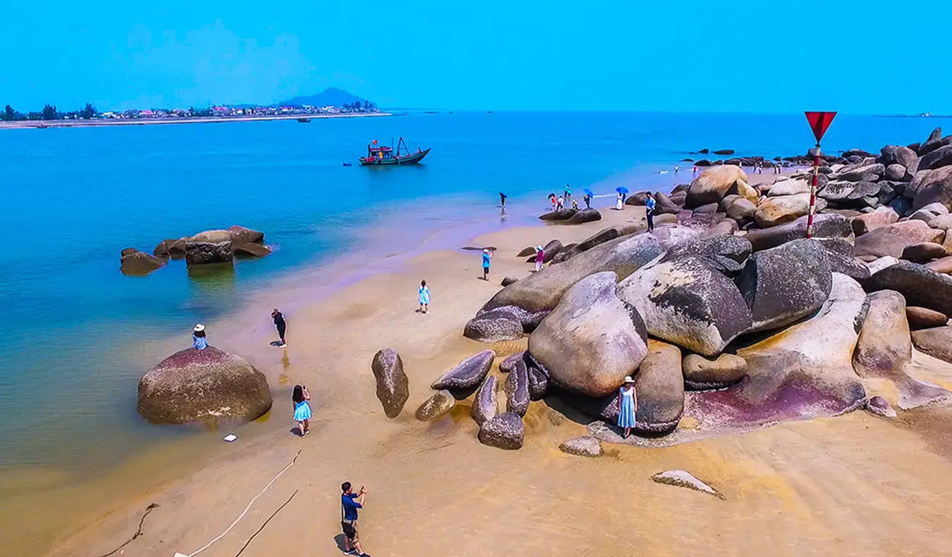 Những bãi đá khổng lồ xếp chồng lên nhau ở Hà Tĩnh ( ảnh sưu tầm)