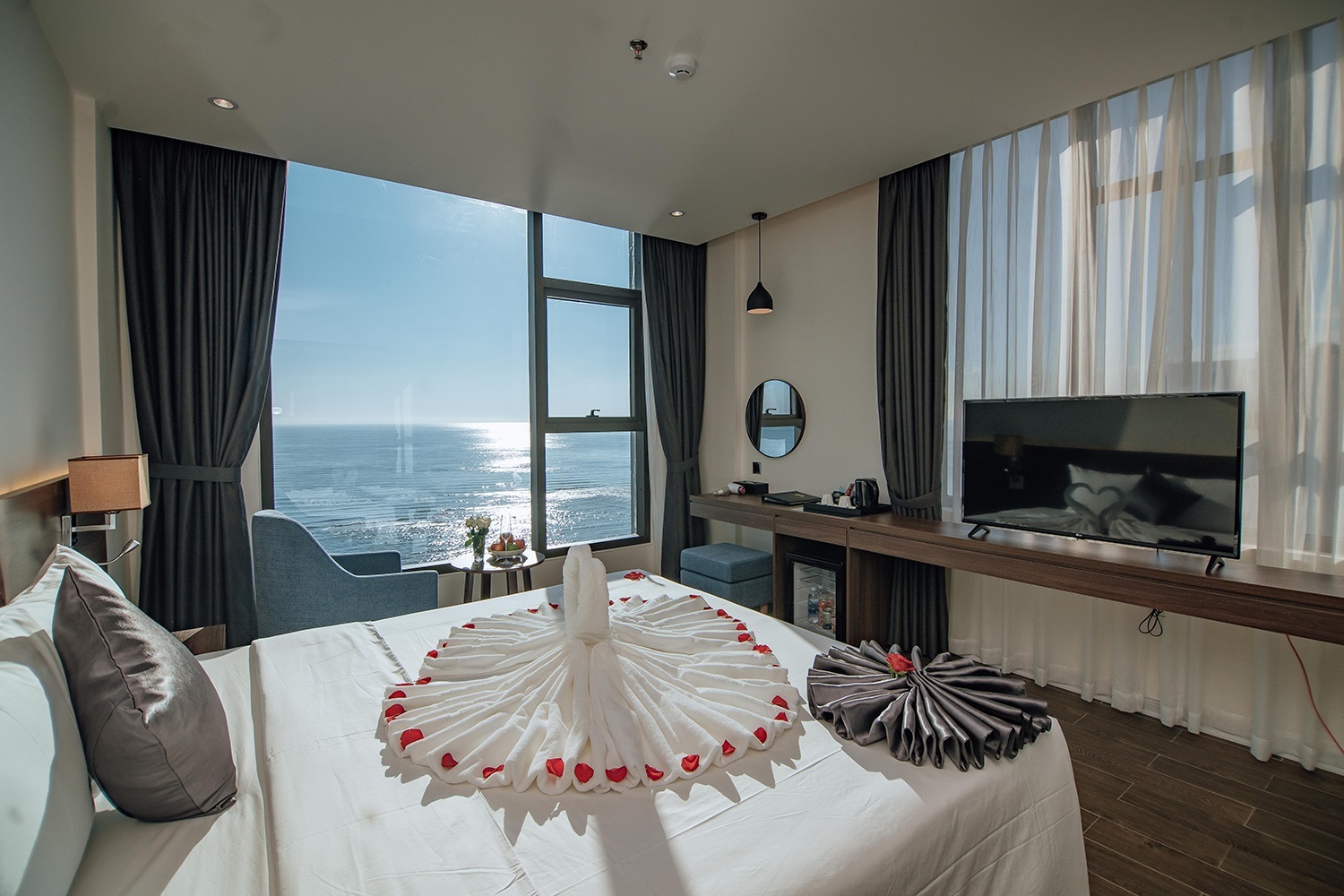 Phòng khách sạn view biển cực chill