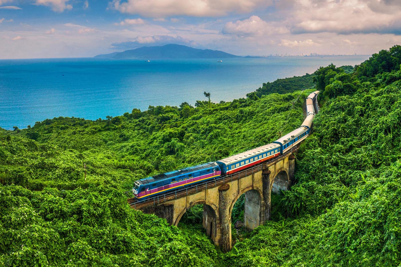 Từ Đà Nẵng đến Quảng Bình có cung đường sắt cực đẹp nhất Việt Nam