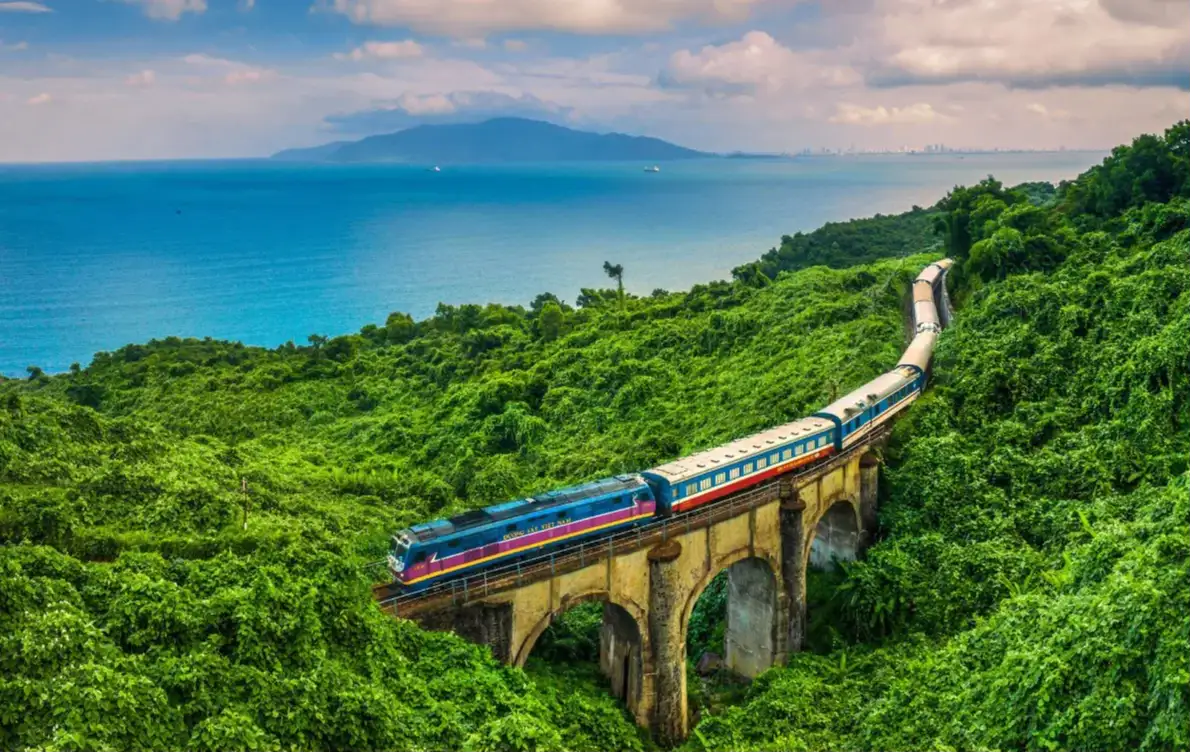 Tàu du lịch nối di sản miền trung Đà Nẵng và Huế